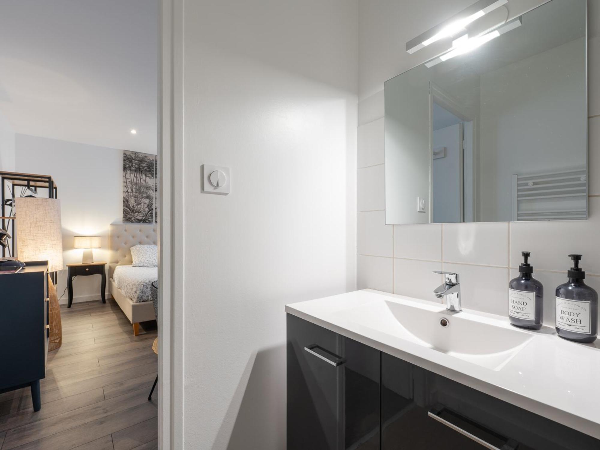 Apartmán Secret Cache De Valmy Lyon Exteriér fotografie